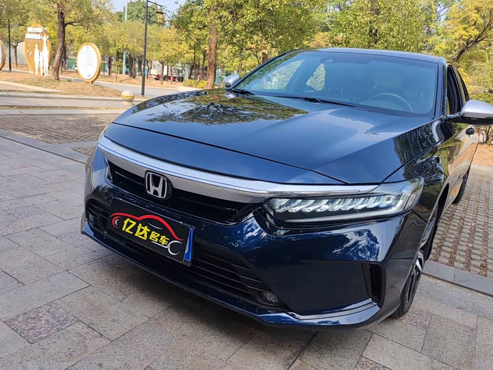 Фото 4 - Honda Inspire