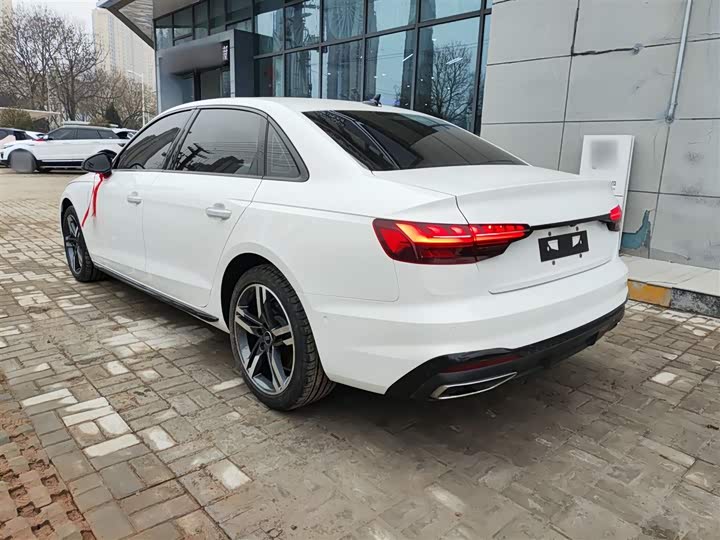 Фото 5 - Audi A4L