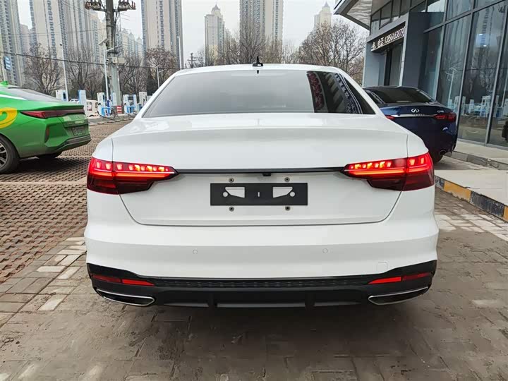 Фото 6 - Audi A4L