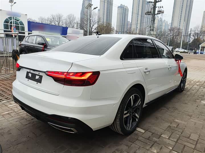 Фото 7 - Audi A4L