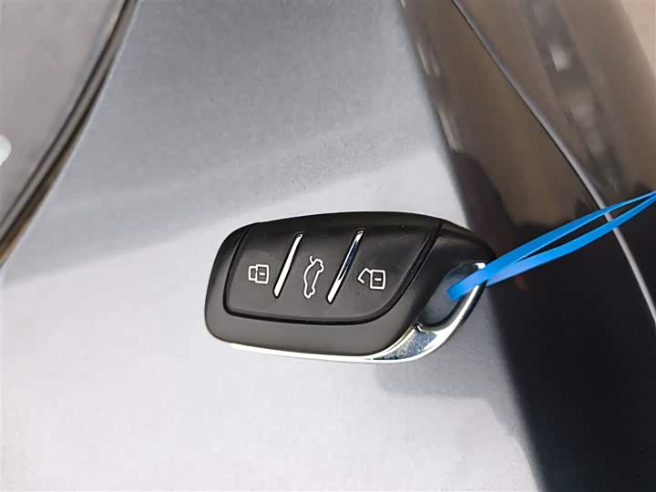 Фото 9 - Roewe RX5 Hybrid