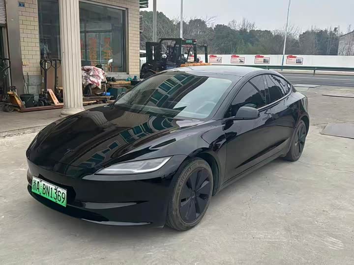 Фото 1 - Tesla Model 3