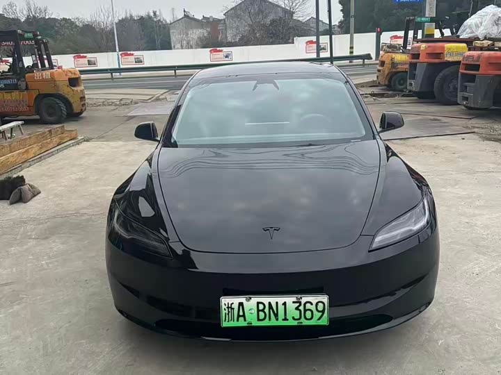 Фото 2 - Tesla Model 3