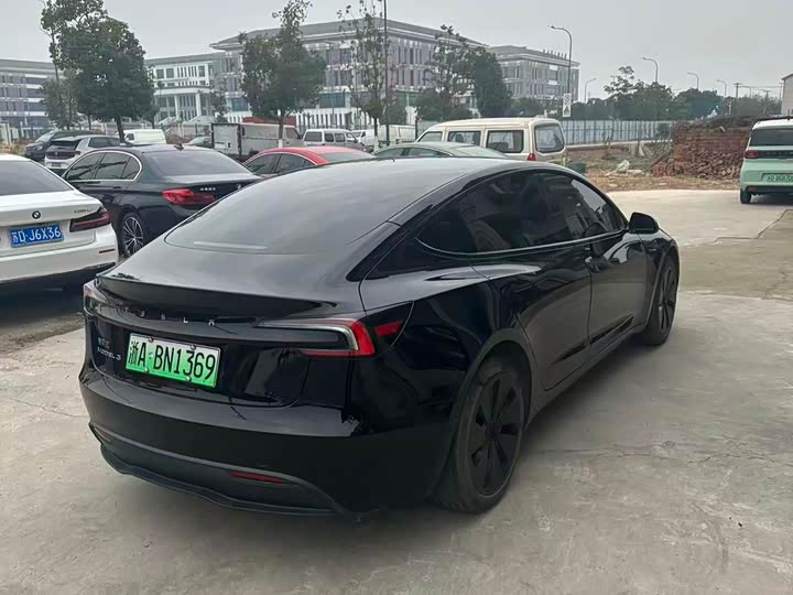 Фото 4 - Tesla Model 3