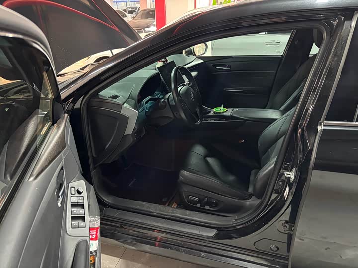 Фото 4 - Toyota Avalon