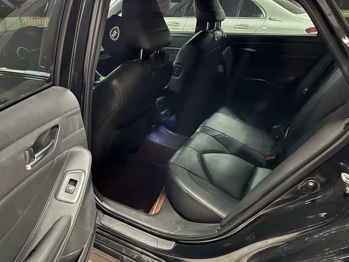 Фото 5 - Toyota Avalon