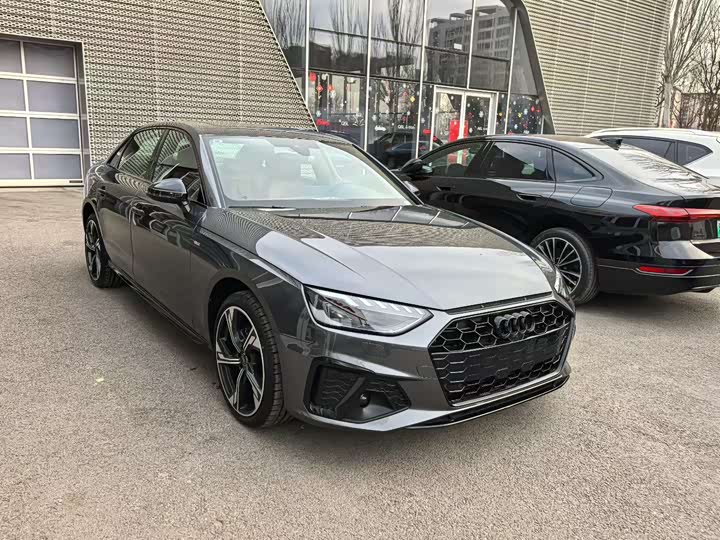 Фото 2 - Audi A4L