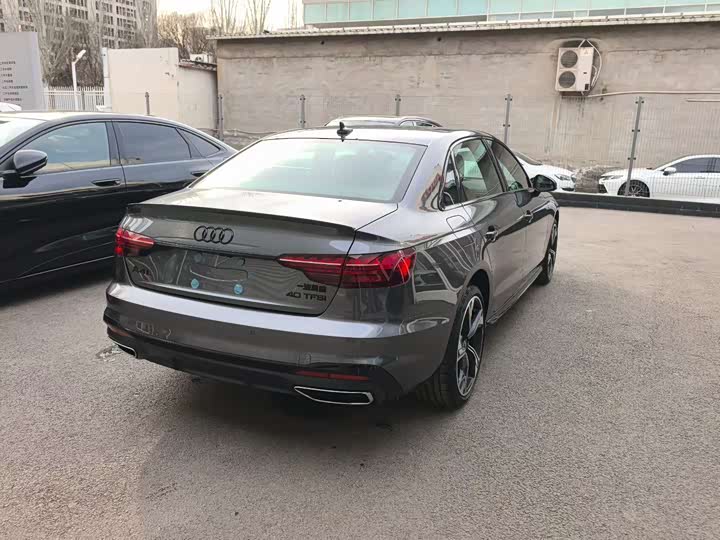 Фото 3 - Audi A4L