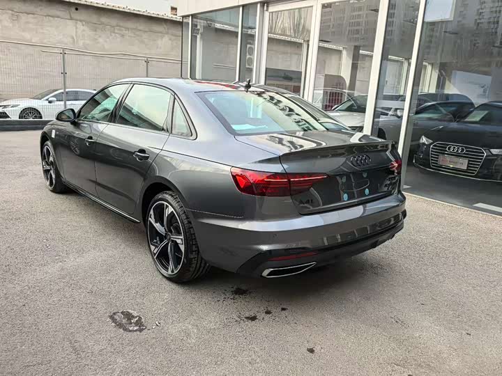 Фото 4 - Audi A4L