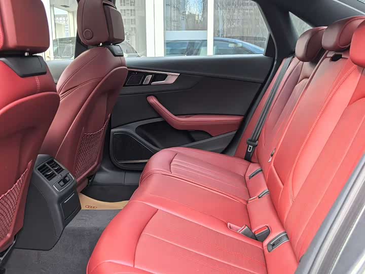 Фото 5 - Audi A4L