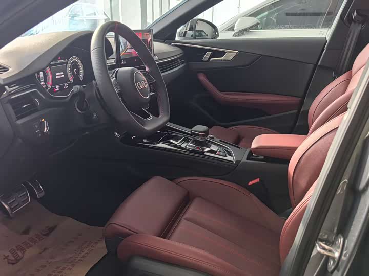 Фото 6 - Audi A4L