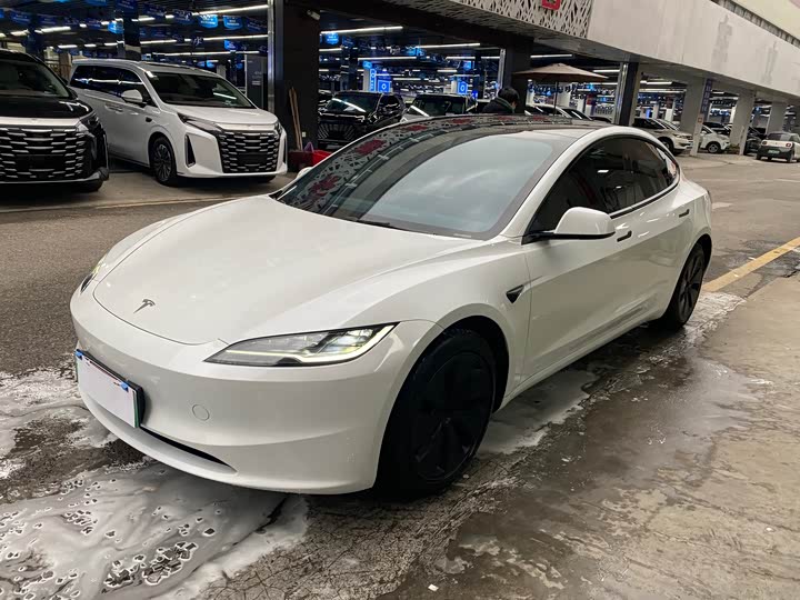 Фото 1 - Tesla Model 3
