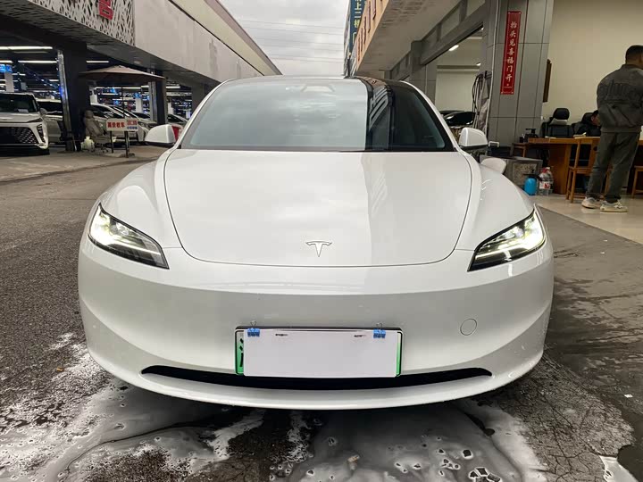 Фото 2 - Tesla Model 3