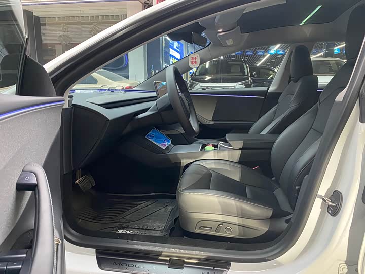 Фото 3 - Tesla Model 3