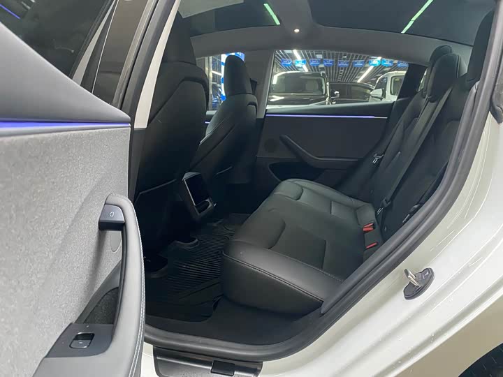 Фото 6 - Tesla Model 3