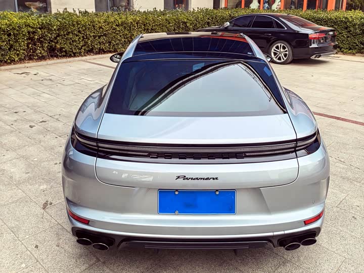 Фото 2 - Porsche Panamera