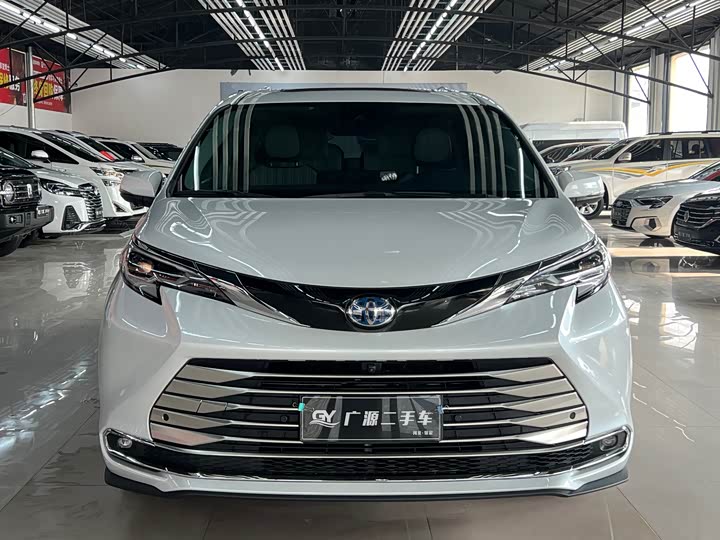 Фото 3 - Toyota Sienna