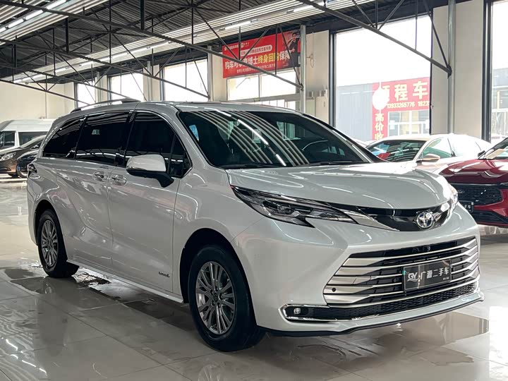 Фото 4 - Toyota Sienna