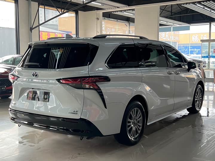 Фото 5 - Toyota Sienna