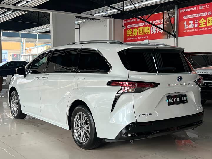 Фото 7 - Toyota Sienna