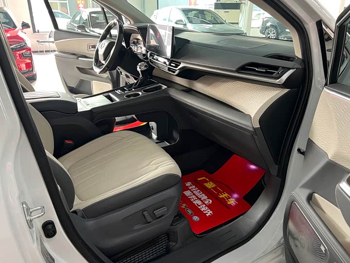 Фото 9 - Toyota Sienna