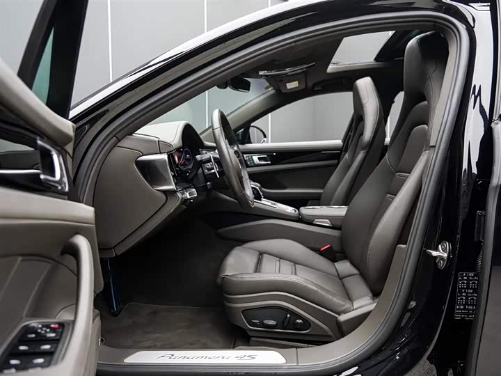 Фото 8 - Porsche Panamera