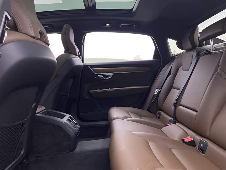 Фото 8 - Volvo S90