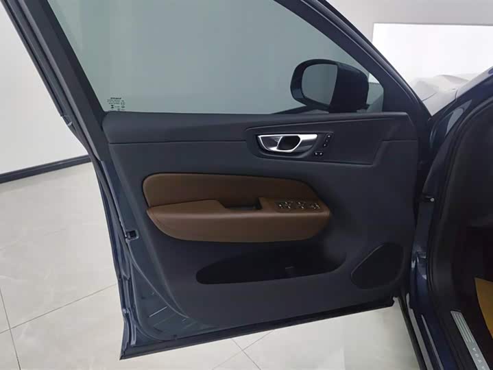 Фото 7 - Volvo XC60