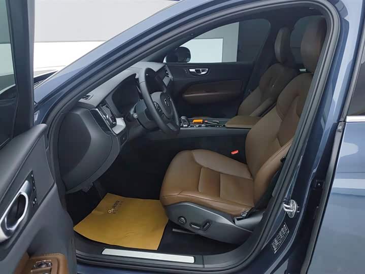 Фото 9 - Volvo XC60