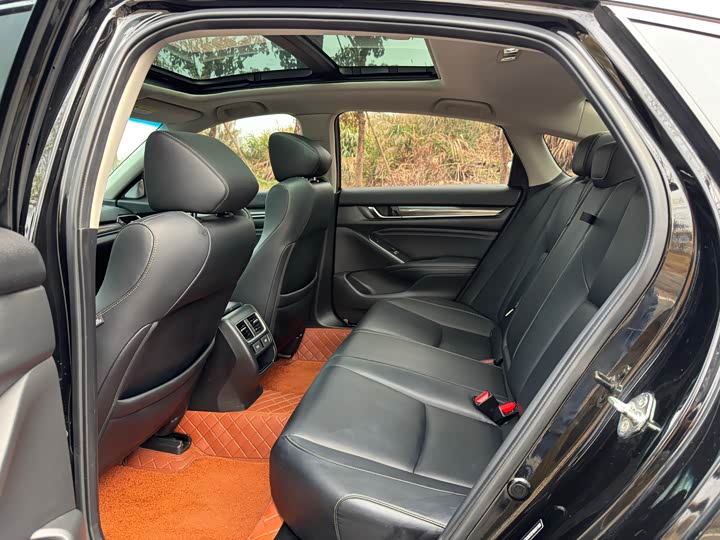 Фото 6 - Honda Accord