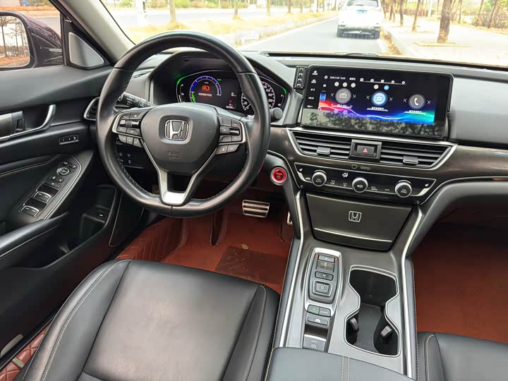 Фото 9 - Honda Accord