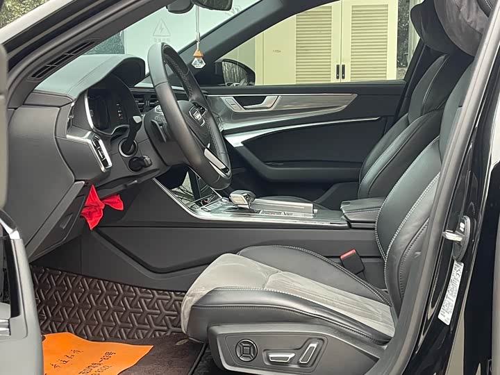 Фото 7 - Audi A6L