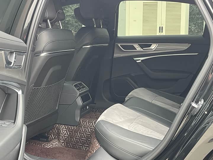 Фото 8 - Audi A6L