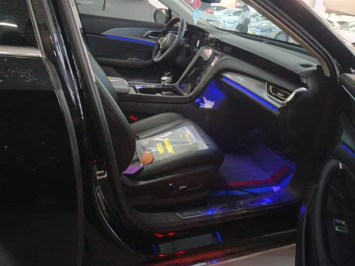 Фото 8 - Hongqi H5