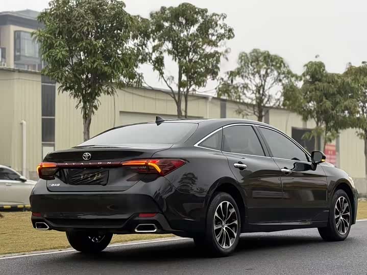 Фото 7 - Toyota Avalon