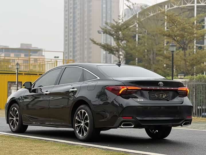 Фото 8 - Toyota Avalon