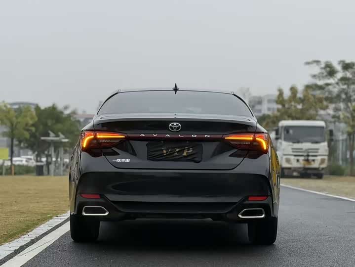 Фото 9 - Toyota Avalon