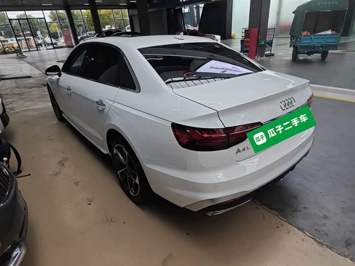 Фото 5 - Audi A4L