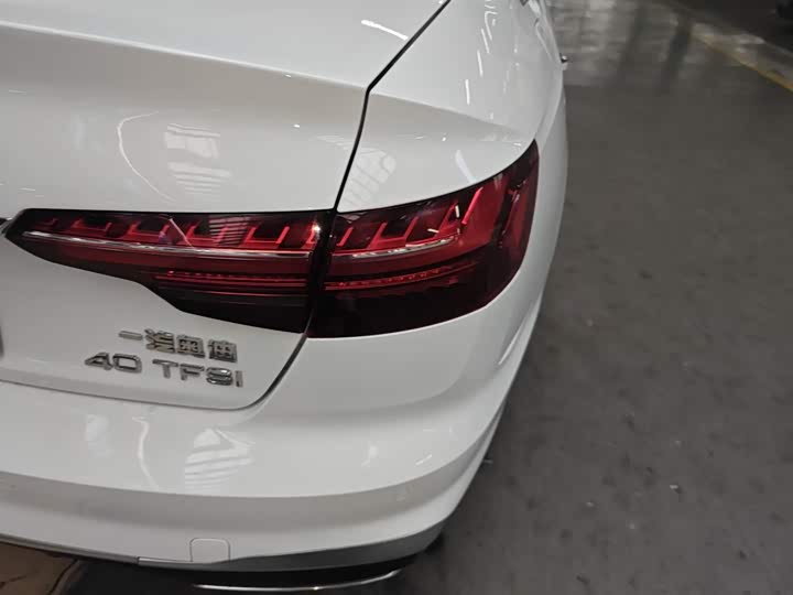 Фото 8 - Audi A4L