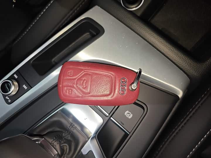 Фото 9 - Audi A4L