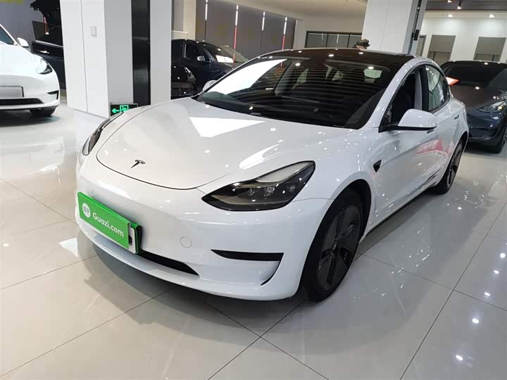 Фото 1 - Tesla Model 3