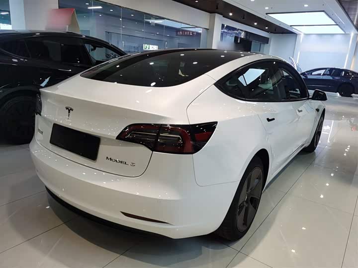 Фото 7 - Tesla Model 3