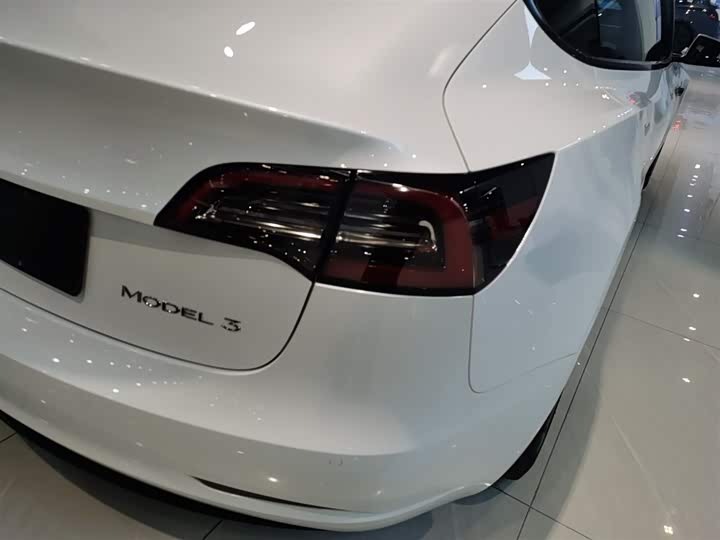 Фото 8 - Tesla Model 3