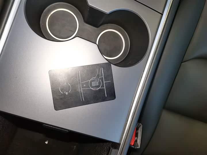 Фото 9 - Tesla Model 3