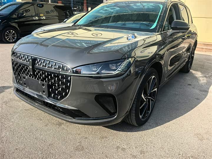 Фото 1 - Lincoln Corsair