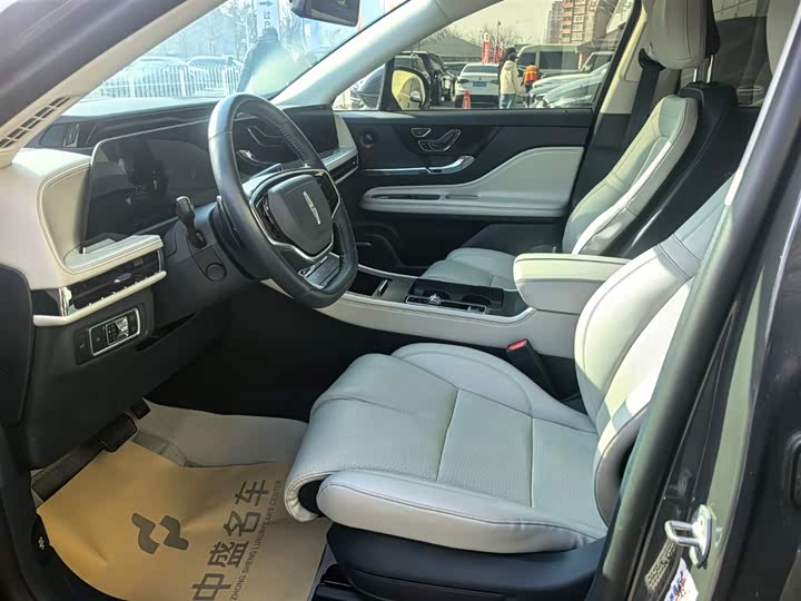 Фото 3 - Lincoln Corsair