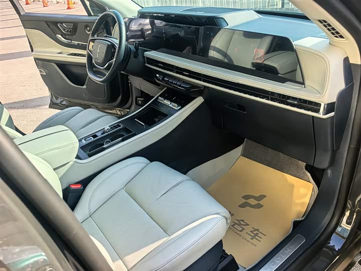 Фото 8 - Lincoln Corsair