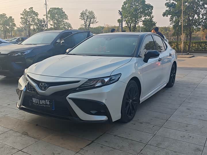 Фото 1 - Toyota Camry