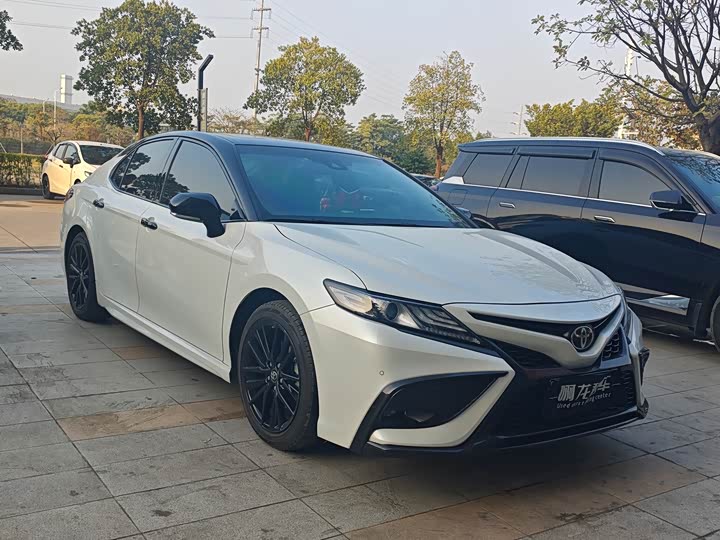 Фото 3 - Toyota Camry