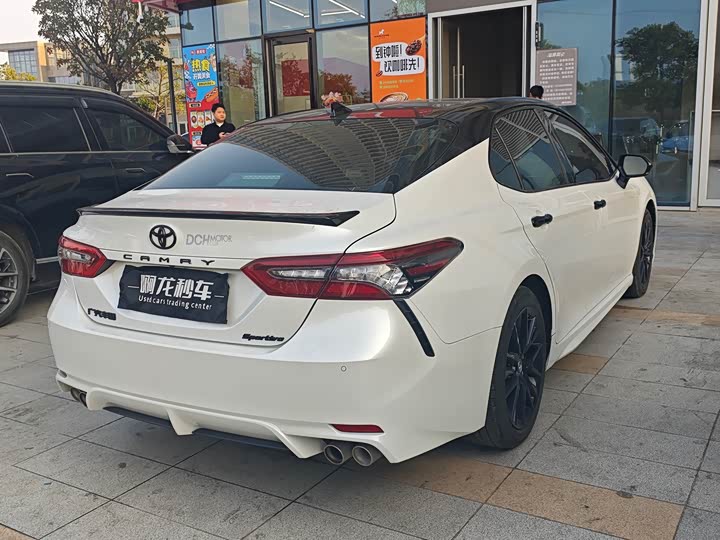 Фото 6 - Toyota Camry